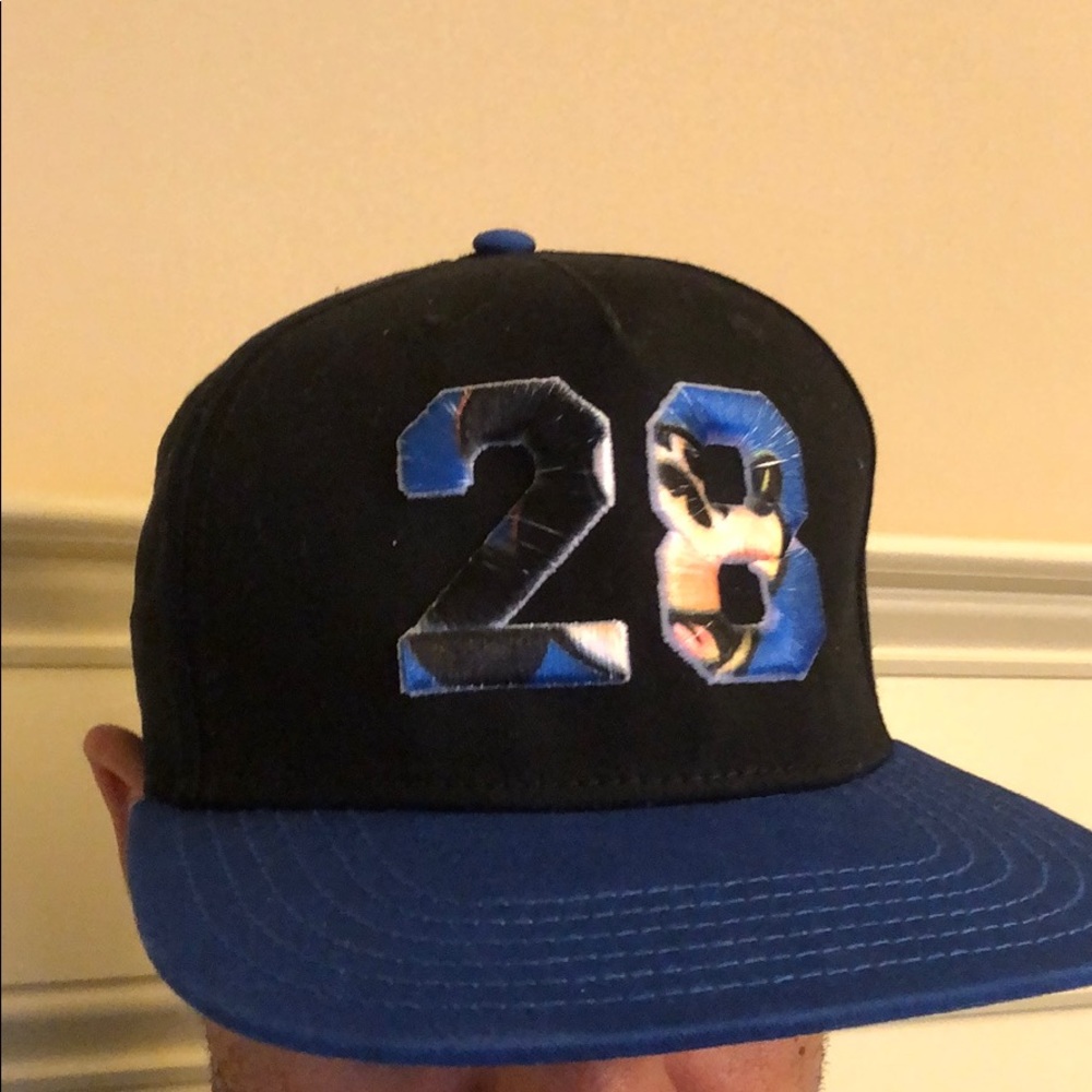 Walt Disney Mickey Mouse cap 🐭 🧢 - Picture 3 of 5